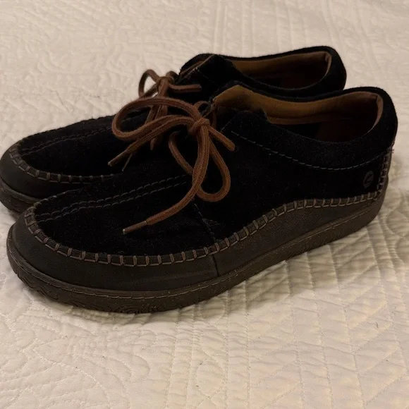 Clarks Black Suede Oxfords with Brown Laces - Picture 2 of 8